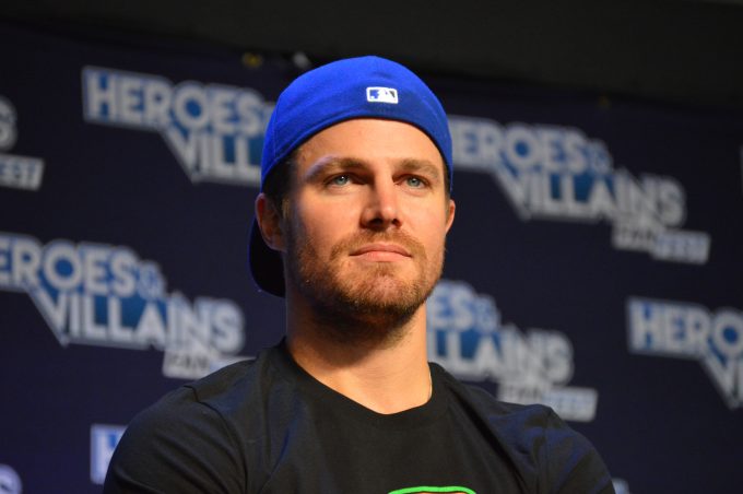 Stephen Amell (Oliver Queen / Green Arrow).